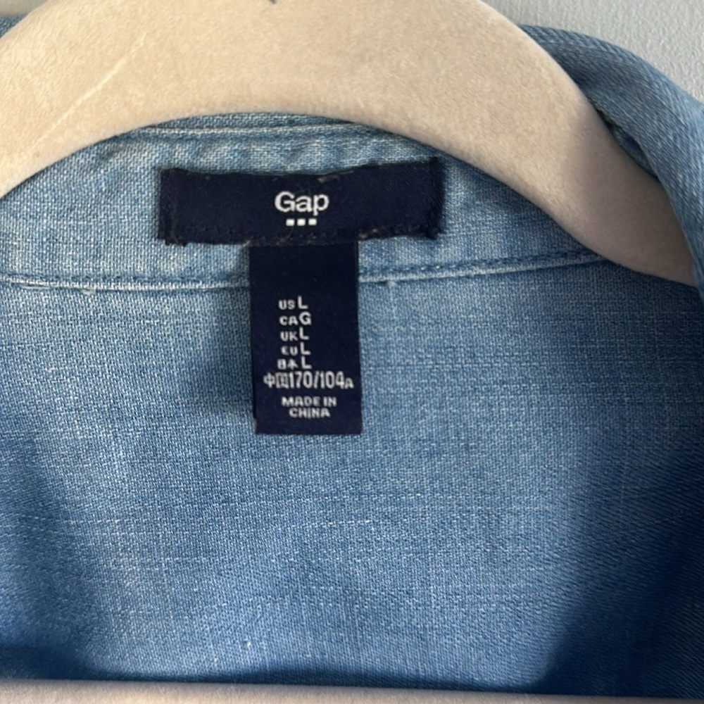 Gap Jean button down - Picture 2 of 4
